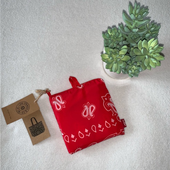 NEW! LEVI’S x Target Red Bandana Nylon Reusable Foldable Tote Bag, NWT! - Picture 9 of 10